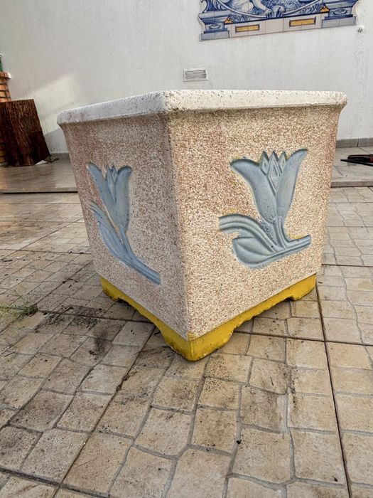 Vaso Quadrado com Tulipa em Brita