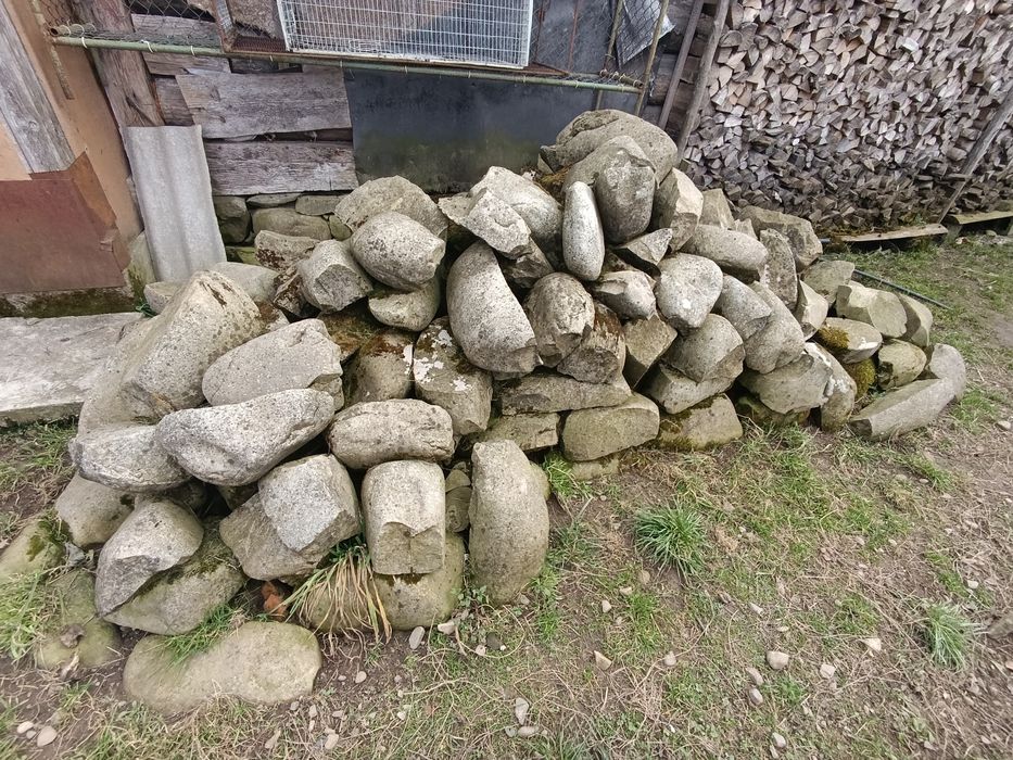 Камінь річковий, великий з чорновою обробкою