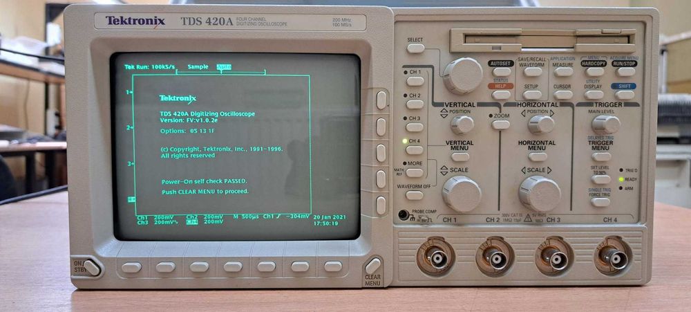 Осцилограф 4 канальний Tektronix TDS420A