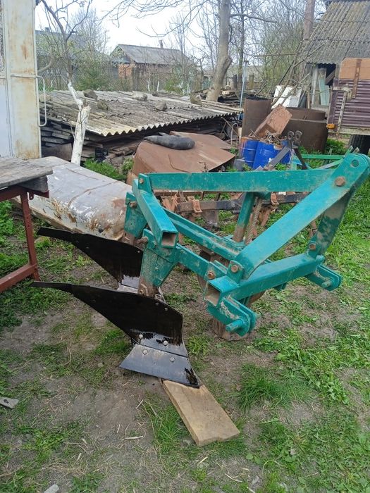 Продам двох корпусний плуг 2 по 30
