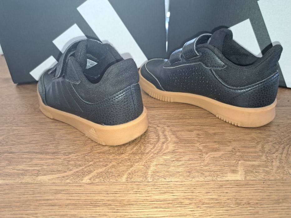 Buty chłopięce Addidas 28