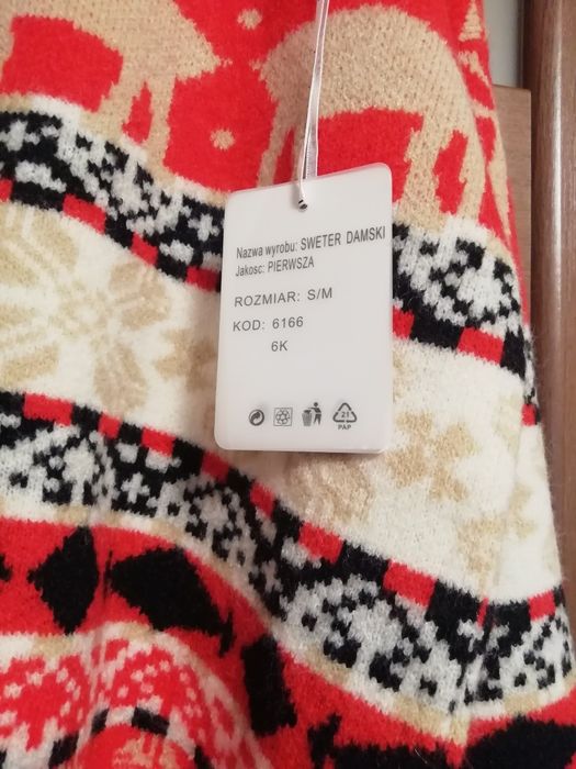 Тепла кофтинка з новорічних орнаментом