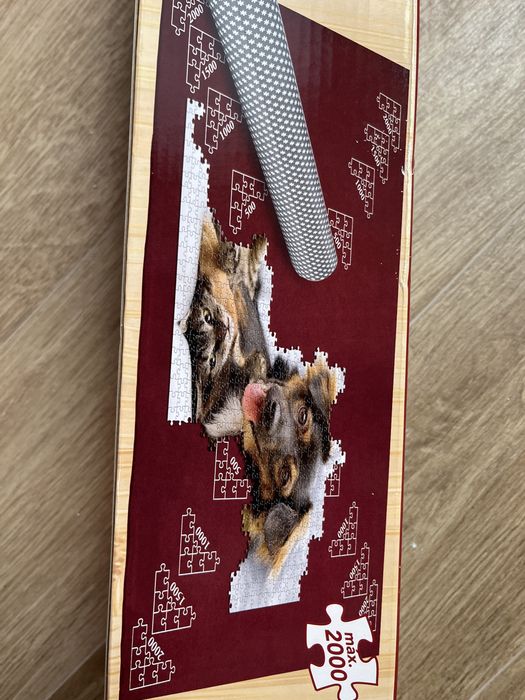 Tabuleiro para montar e guardar puzzles