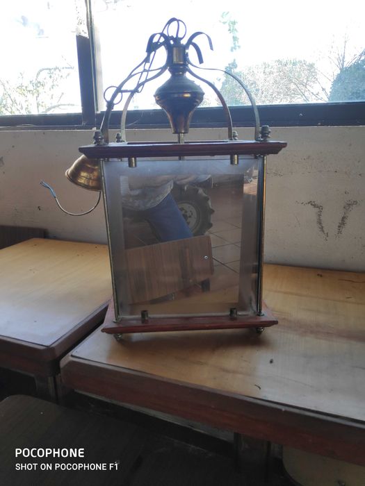 Candeeiro de madeira e vidro