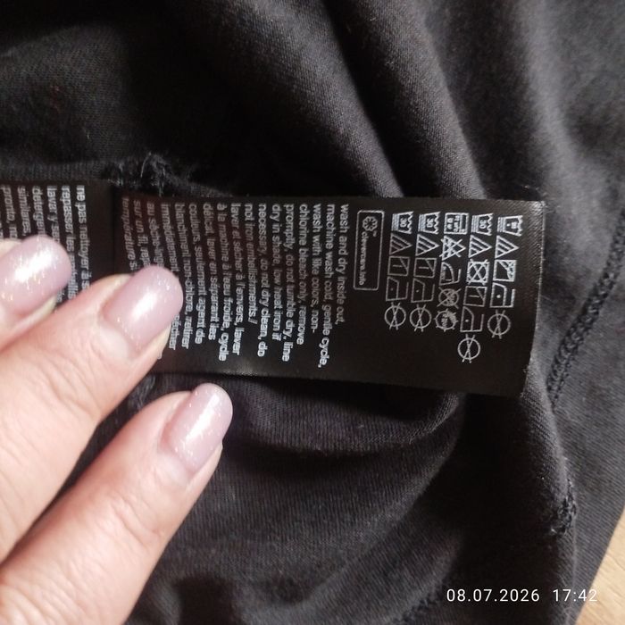 Футболка унісекс від Calvin Klein.