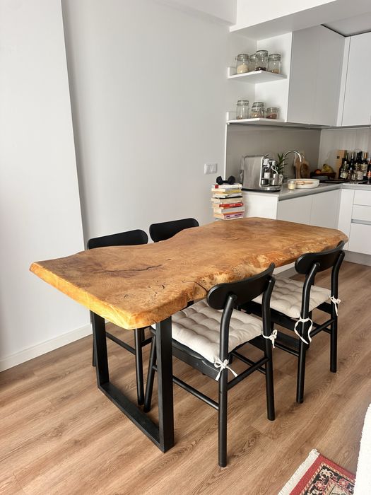 Mesa de madeira maciça