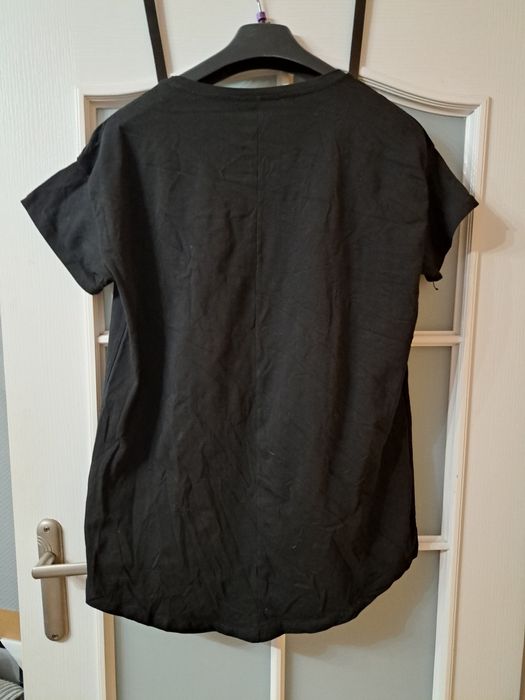 T-shirt z dłuższym tyłem