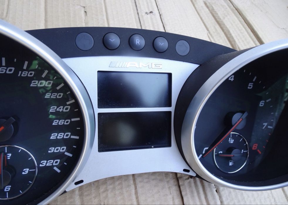 Щиток приборов спидометр Mercedes ML63AMG