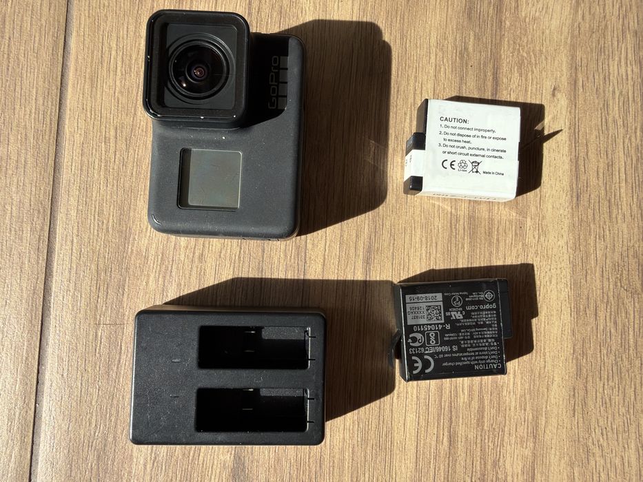 GoPro 7 Black plus ladowarka plus dwie dodatkowe baterie