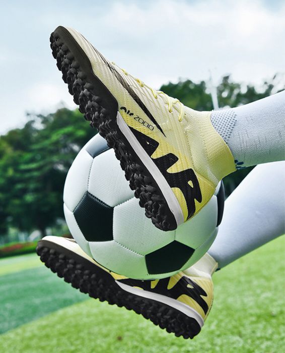 Buty piłkarskie turfy skarpeta futbolówki orlik sportowe obuwie