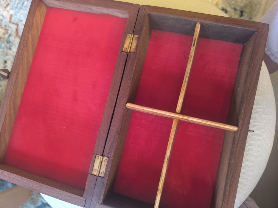 Caixa antiga de madeira