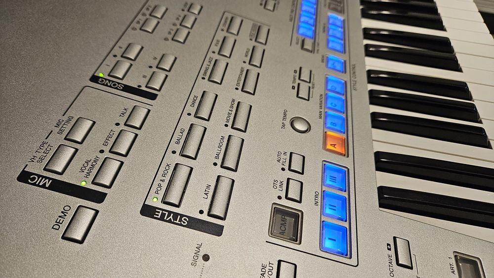 Tyros 4 stan idealny + gratisy