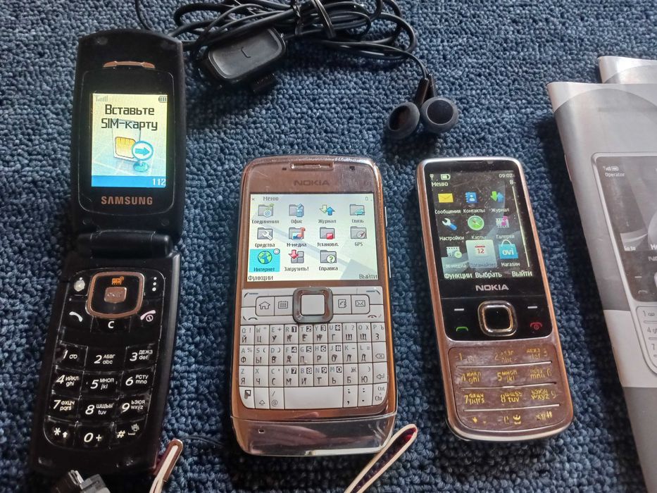 Три телефони разом: Nokia, Samsung