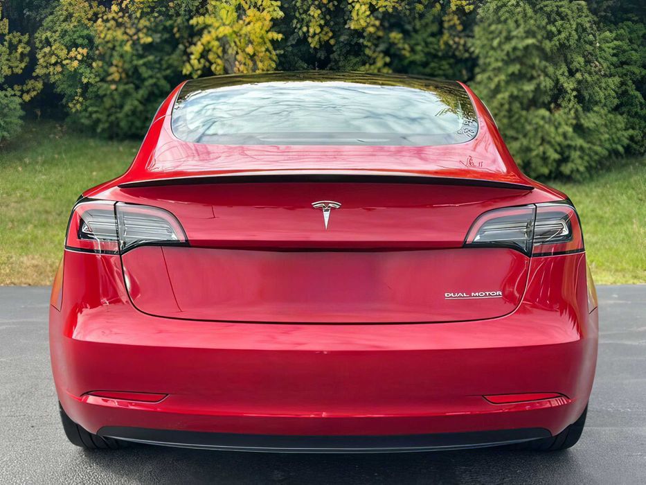 Tesla Model 3      2023