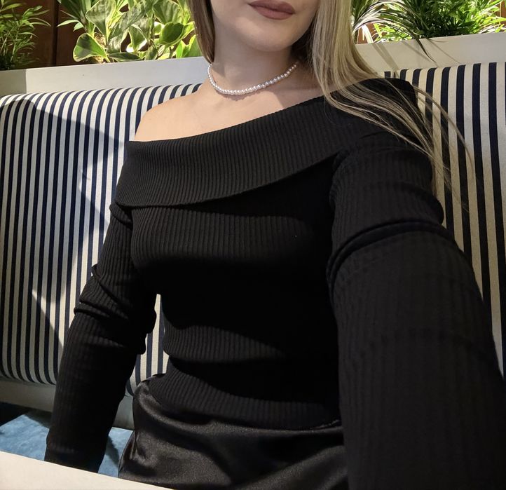 Кофта зі спущеними плечима