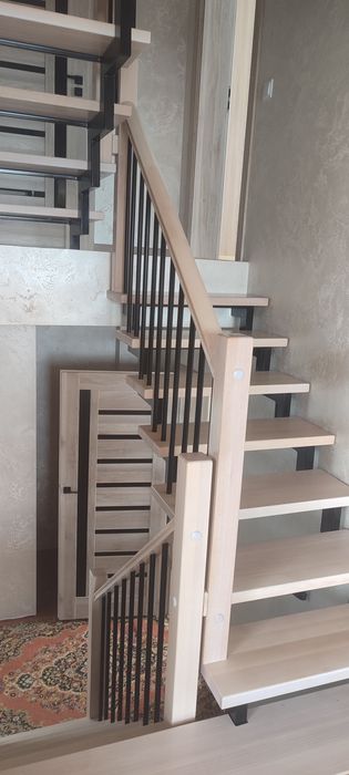 Сходи, каркас з металу