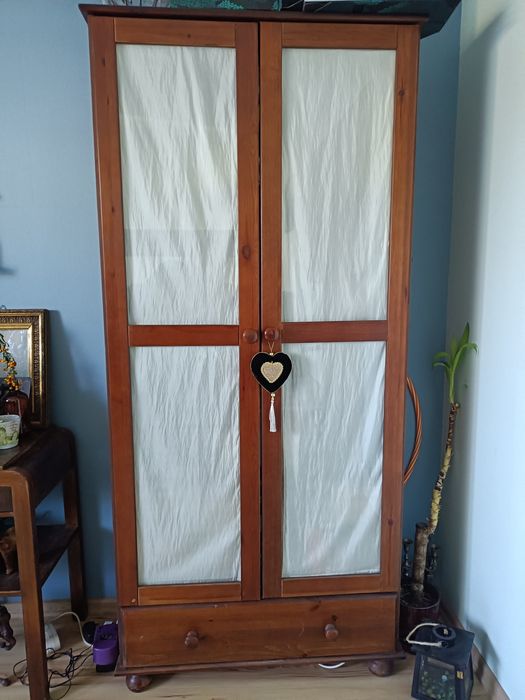 Witryna sosnowa w bardzo dobrym stanie