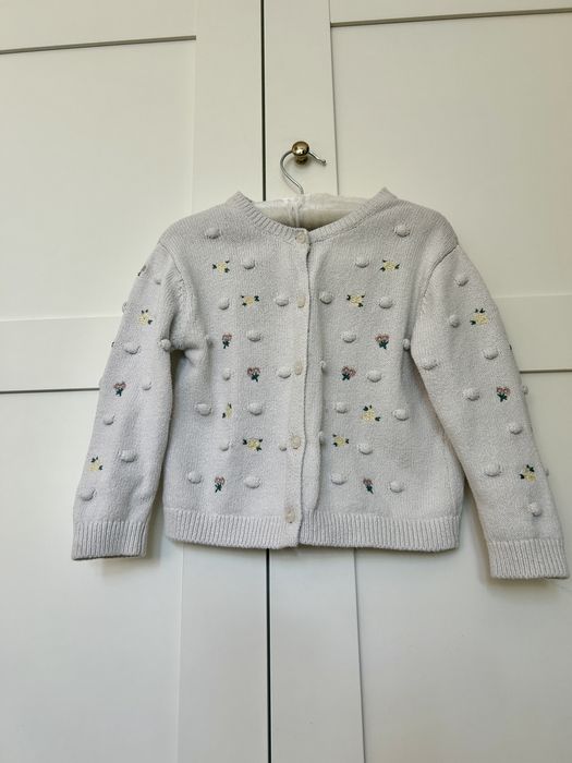 Sweter zapianany na guziko zara 98