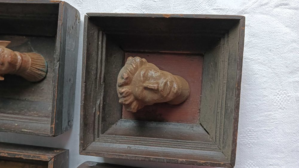 Bardzo stare ceramiczne głowy wawelskie