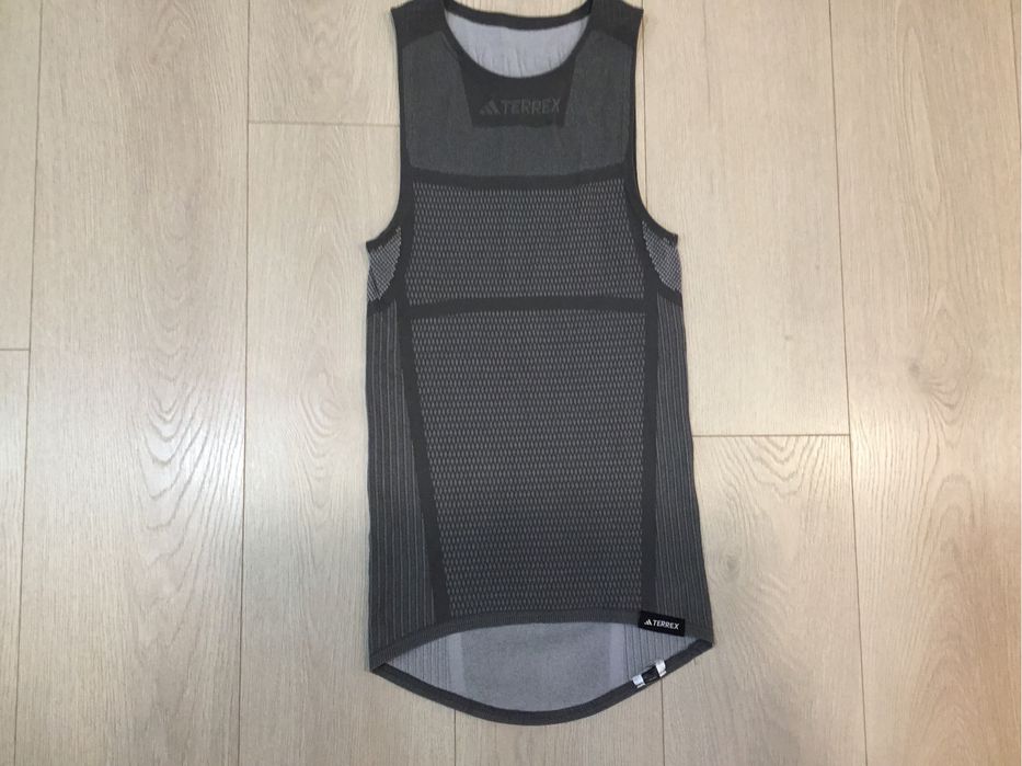 Продам компресійну майку Adidas Terrex розмір S-M