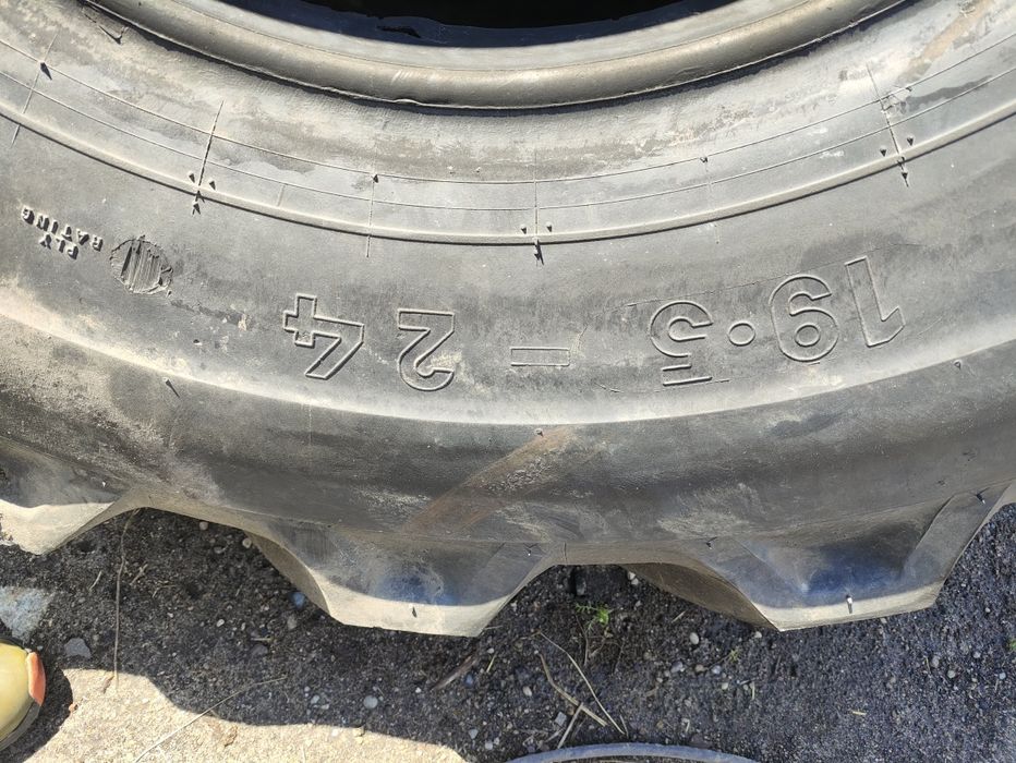 Opona 19,5-24 Dunlop EM rolnicza ładowrka