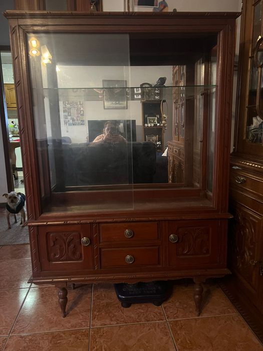 Vendo sofás, móvel e cristaleira