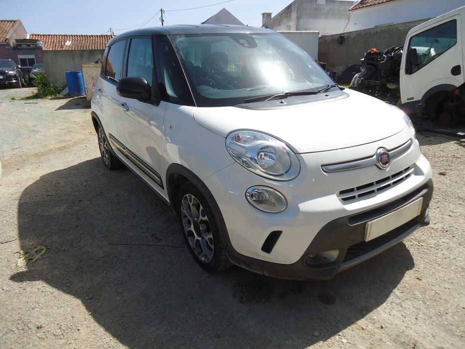 Fiat 500L 1.3 Mjet 85cv (199B4000) de 2014 só ás peças