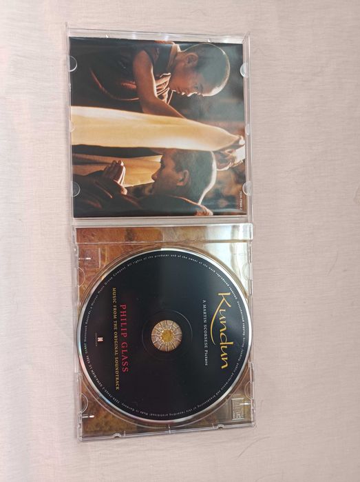 CD Kundun, banda sonora por Philip Glass