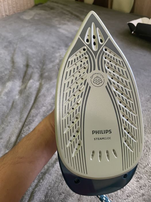 Праска Philips PerfectCare Compact парогенератор