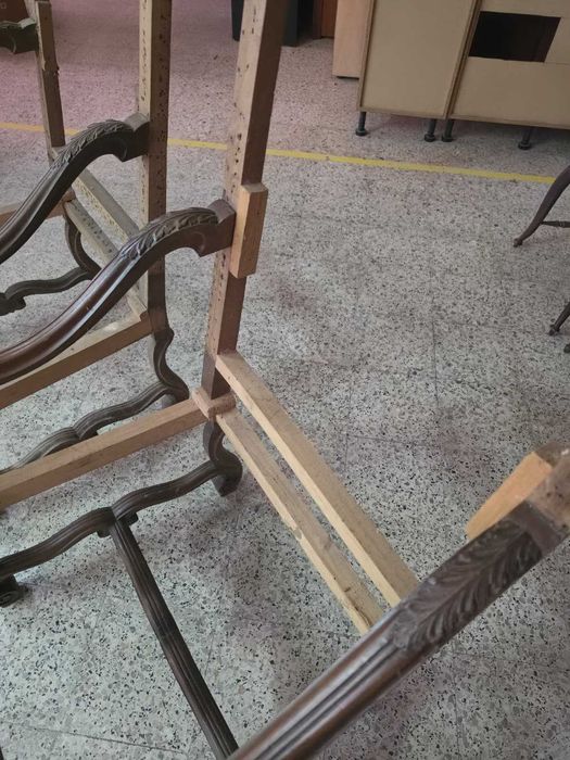 2 Cadeirões em Madeira Trabalhada Para Estofar