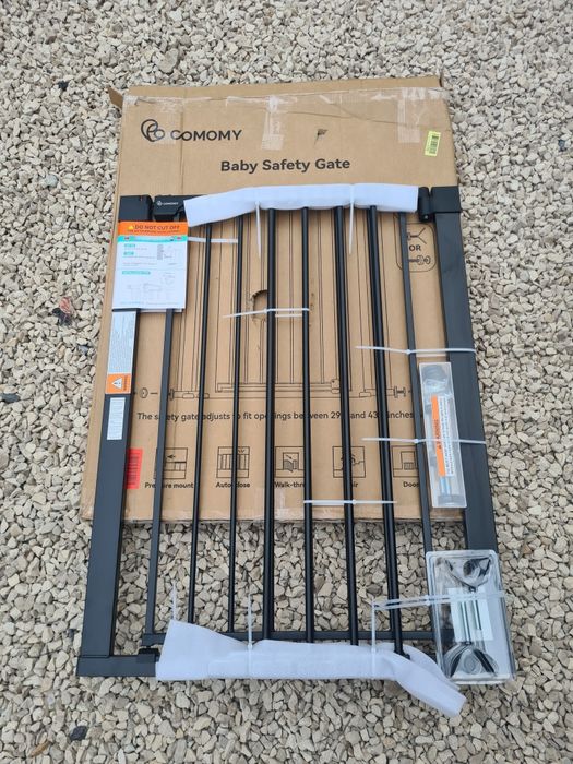Bramka zabezpieczająca na schody czarna 74-90cm