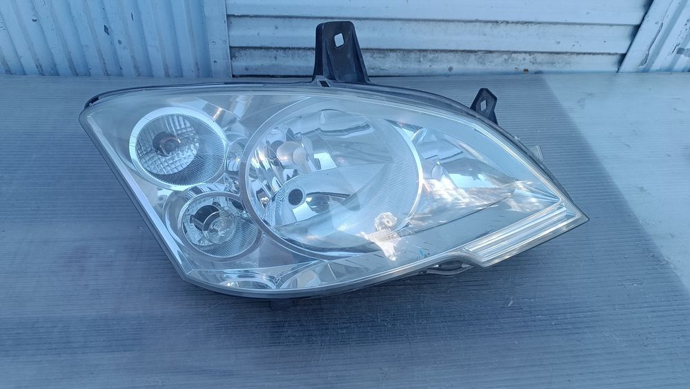 Vendo farol direito de Mercedes Vito W 639 ano 2010