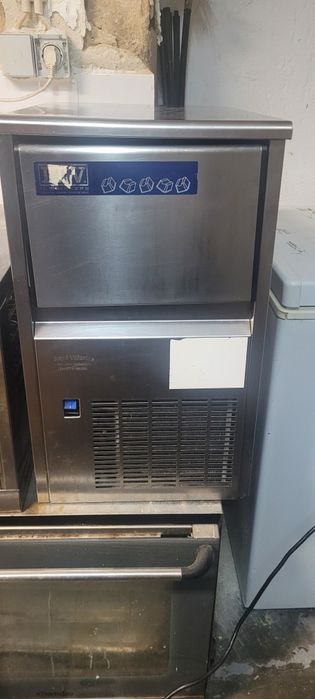 Vende-se maquina de gelo