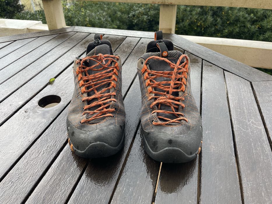 Merrel em bom estado.