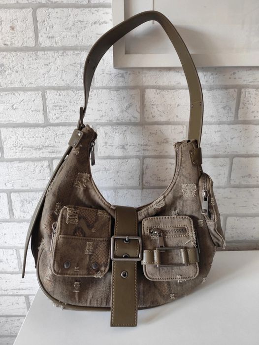 Torebka z wieloma kieszonkami Bershka