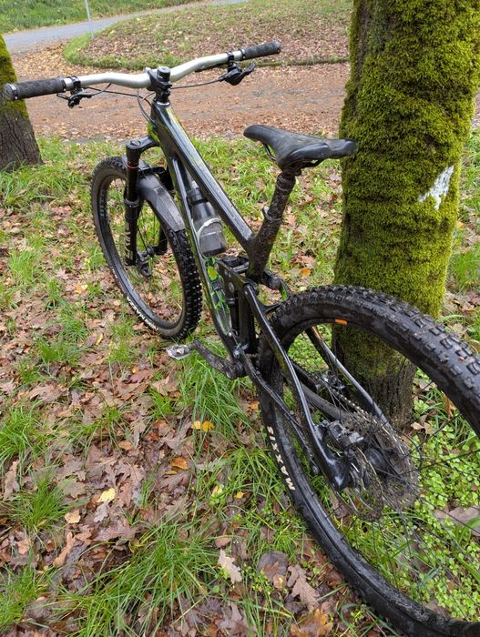 Bicicleta enduro Norco Range C4 29” carbono.