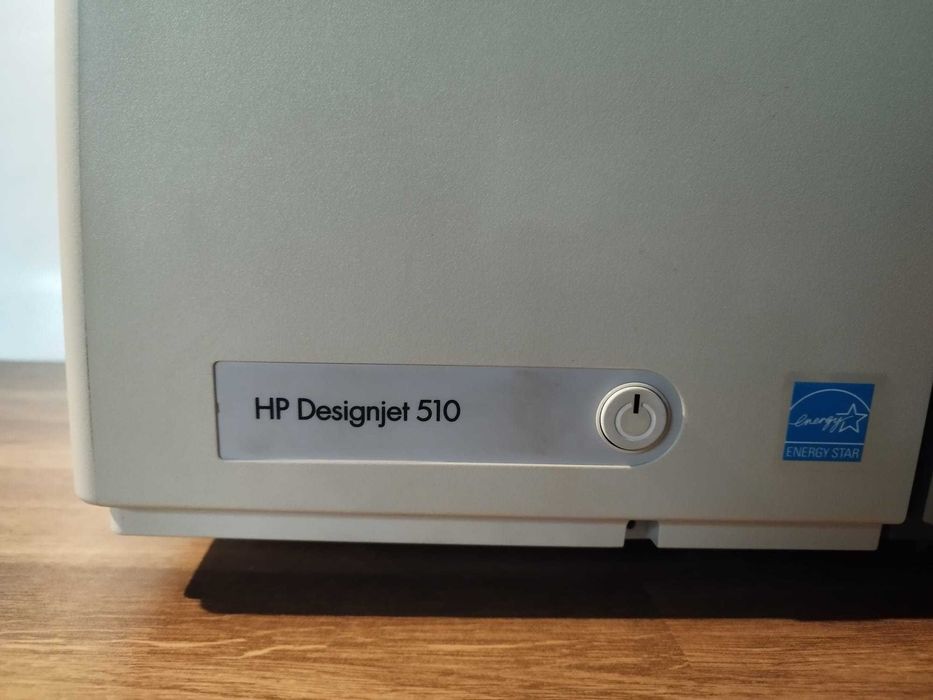 Plotter HP Designjet 510 (24" / A1) + Cabo Novo + 3 Tinteiros Originais HP