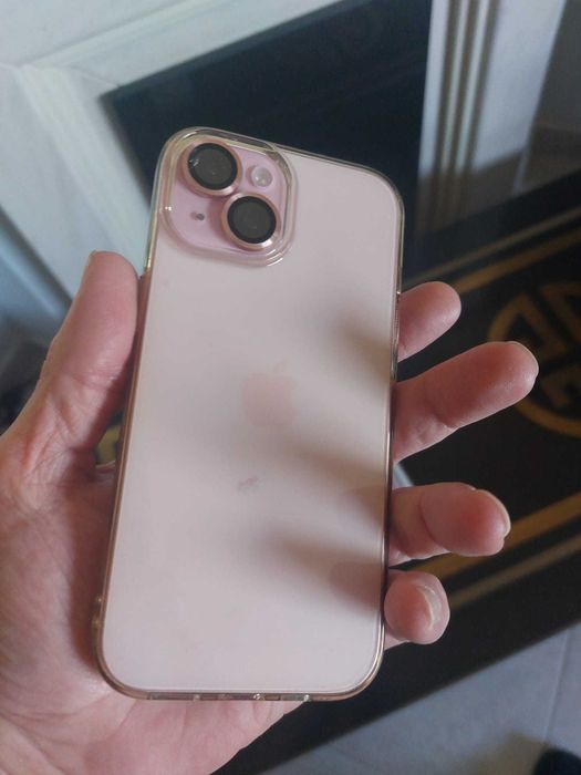 iPhone 15 pink 128 GB