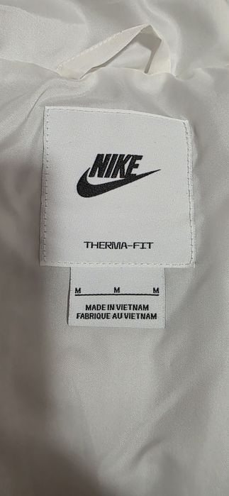 Biała kurtka Nike