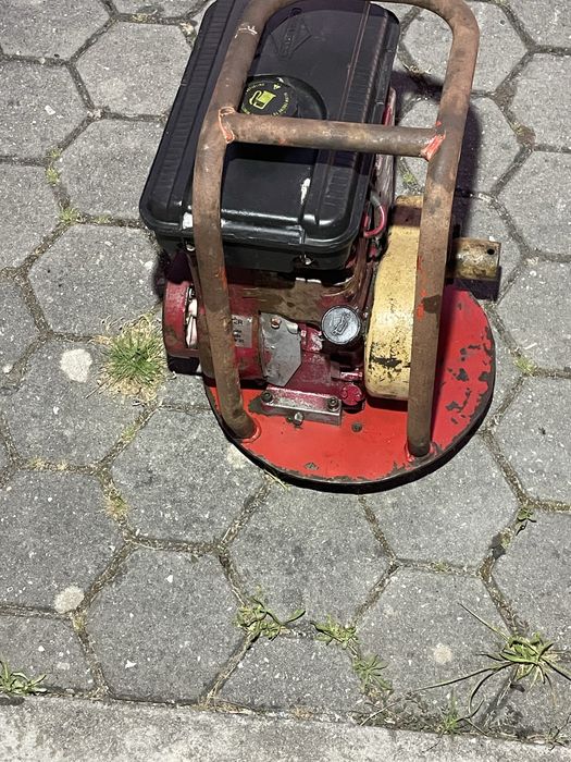 Vibrador de betão com motor a gasolina “Briggs & Stratton”