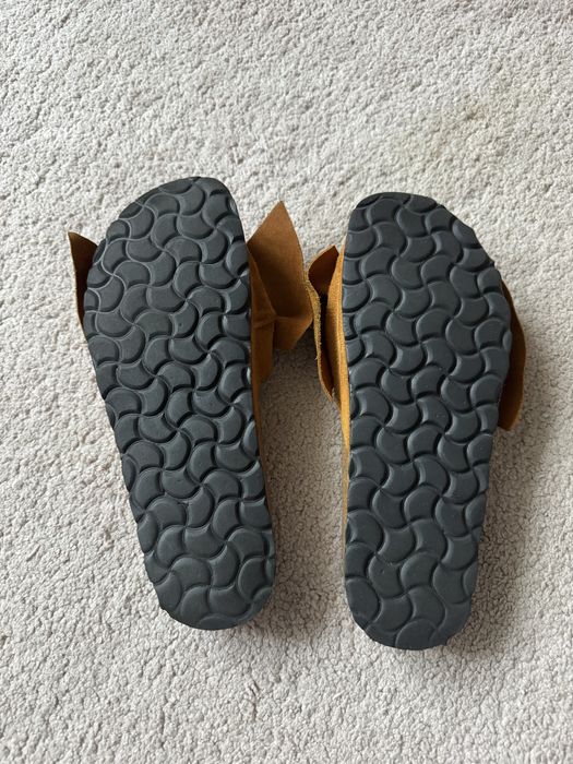 Замшеві жіночі шльопанці з великим бантом (Oysho)