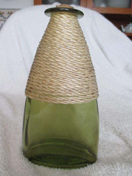 Garrafa verde decorativa