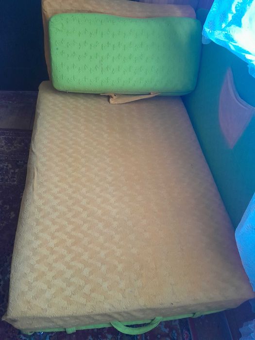 Дитячий диван  б/у