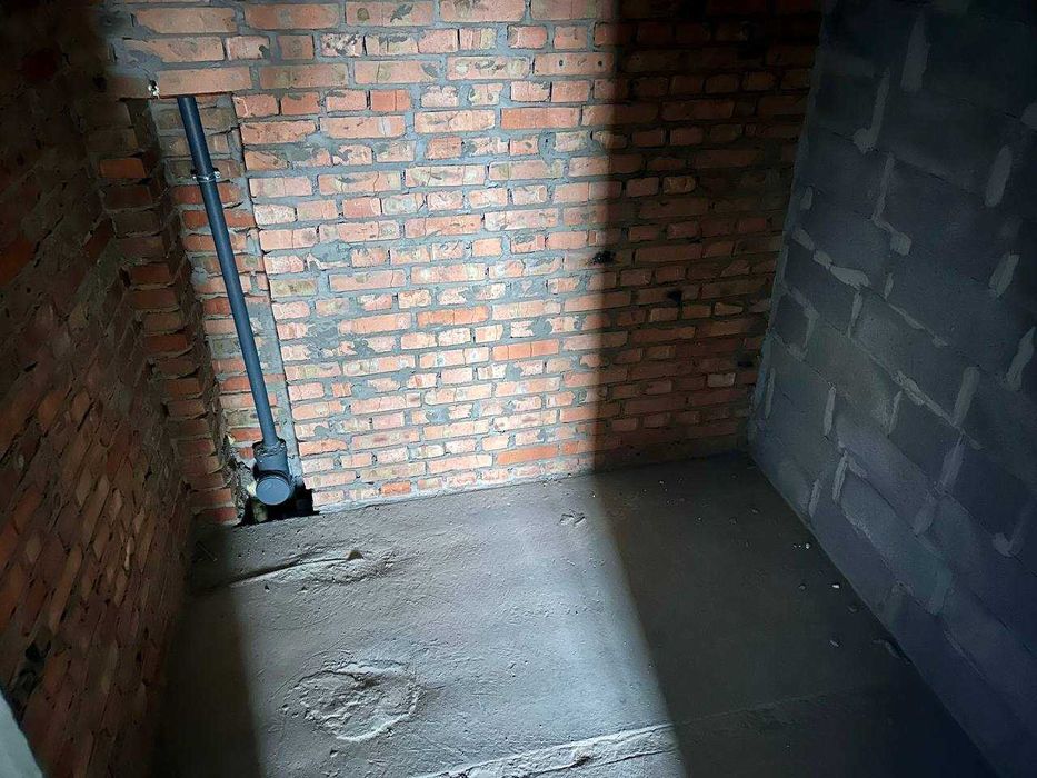 Квартира (3к) з індивідуальним газовим опаленням та кухнею 20 метрів.