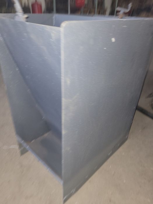 Годівниця бункерна  для малих і середніх свиней з шубром і ворошилками