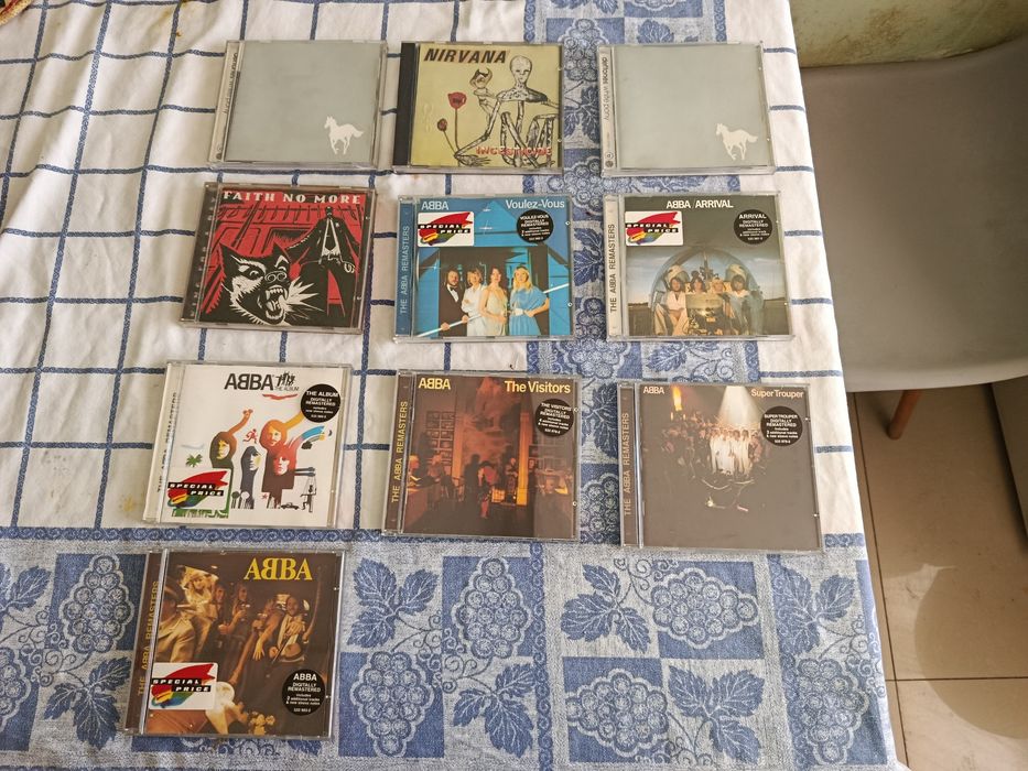 CDS Faith no More, Deftones, ABBA, Nirvana em ótimo estado
