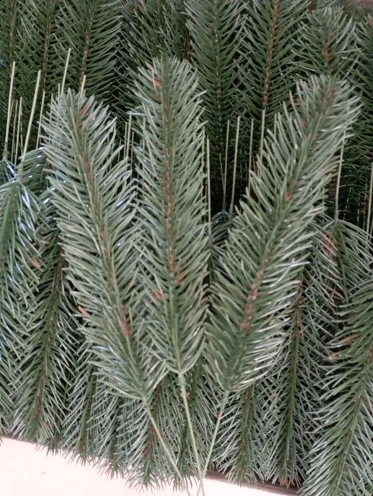 Штучна гілка ялини лита зелена для новорічних композицій