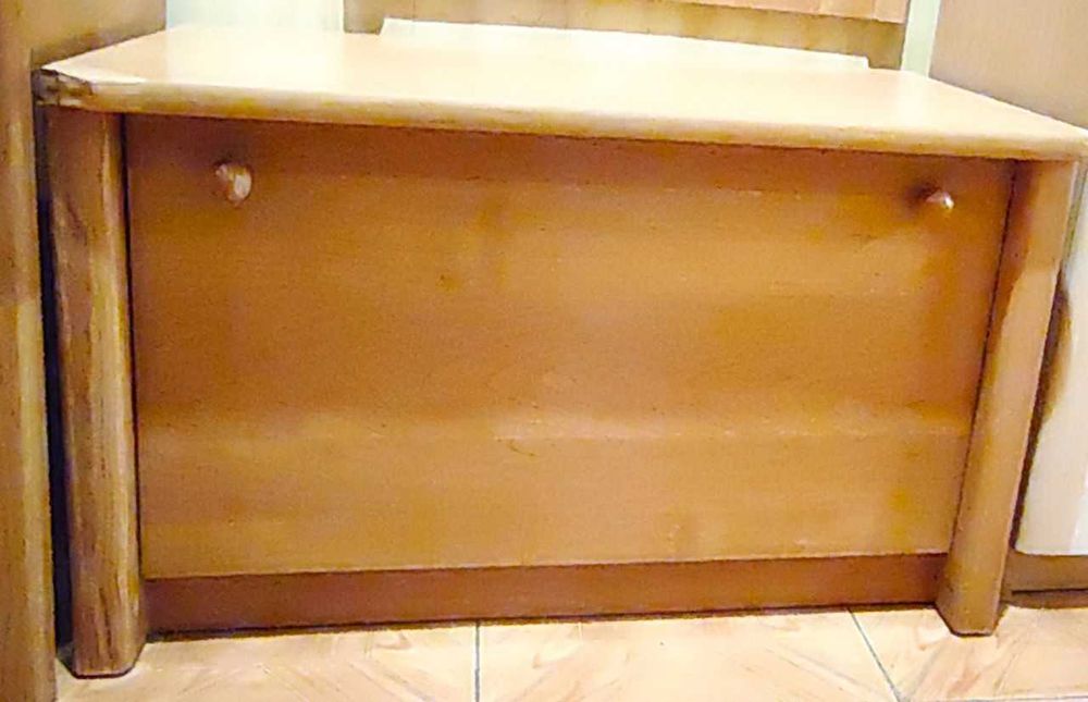 Шкафчик деревянный