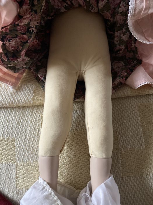 Фарфоровая кукла