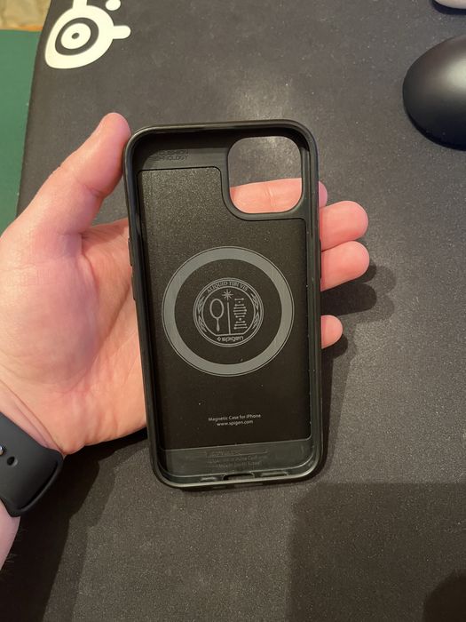 Чехол Spigen для Iphone 13 - Mag Armor (MagSafe)
